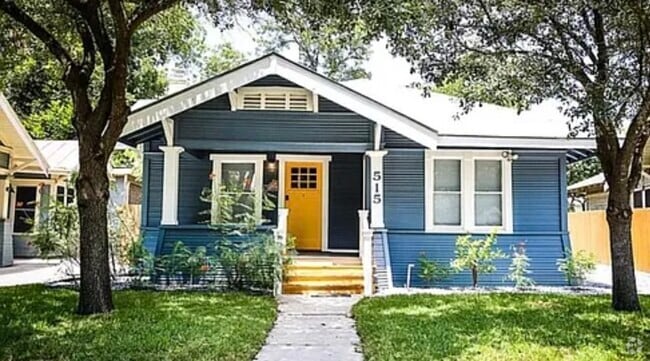Building Photo - 515 W Agarita Ave