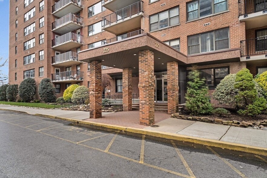 Photo - 225 St Pauls Avenue Unit 9N