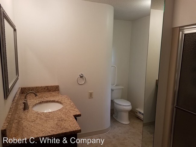 Foto del edificio - 176 Forest Rd