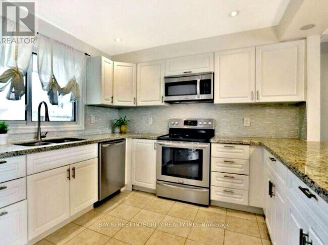 Photo du bâtiment - 1580 Lancaster Dr