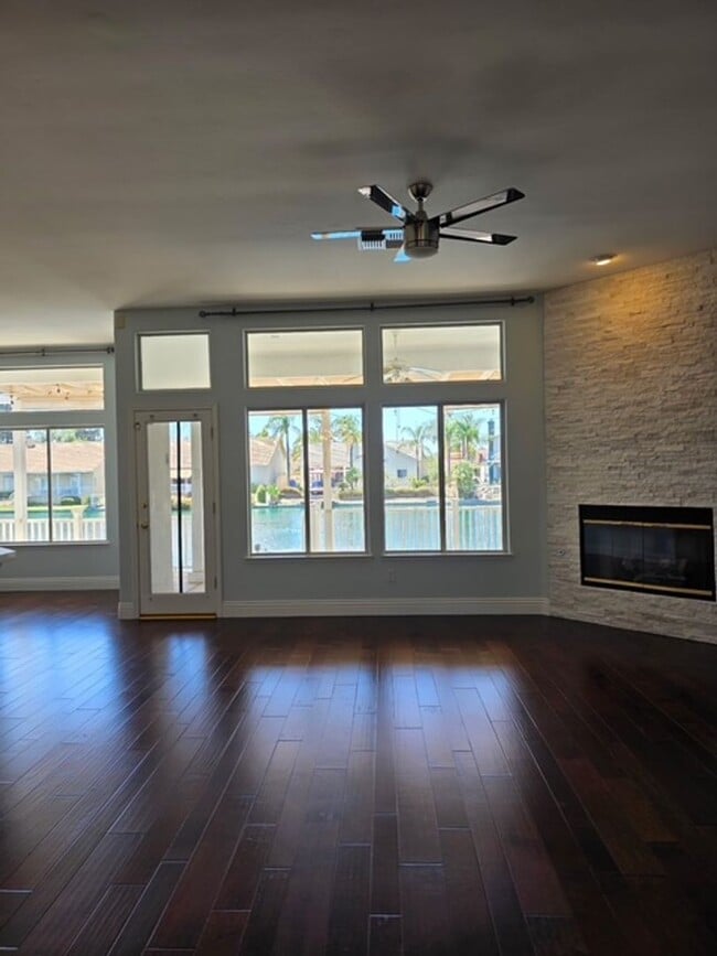 Foto del edificio - 8309 Waterfield Dr