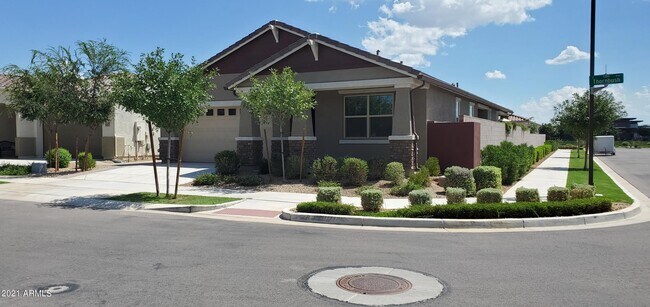 Building Photo - 9853 E Thornbush Ave