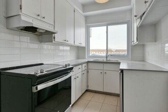 Building Photo - 809 Av. Bloomfield