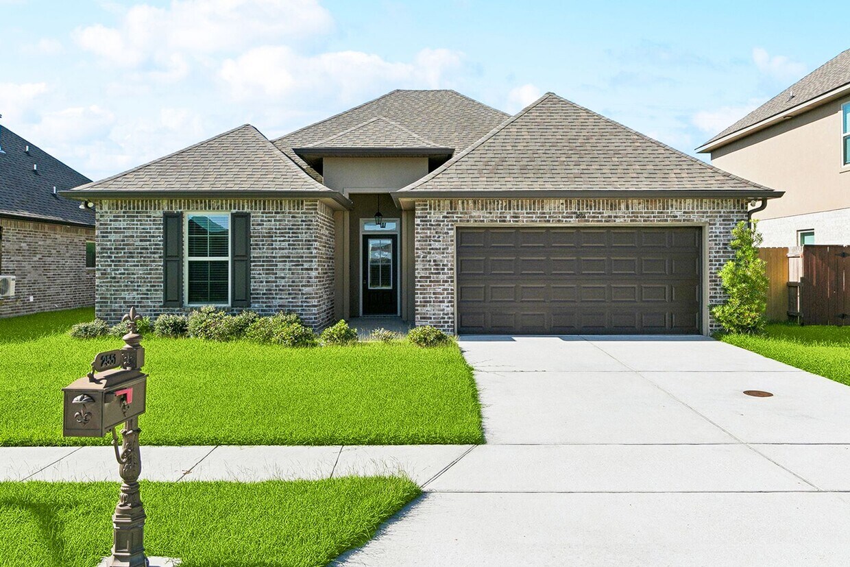 Foto principal - Modern Comfort Meets Cozy Charm in This 3-...