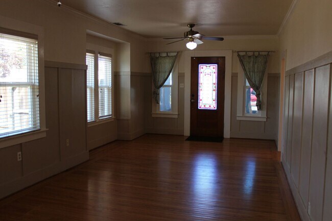 Foto del edificio - Available Soon! Charming 2 Bedroom 1 Bathr...