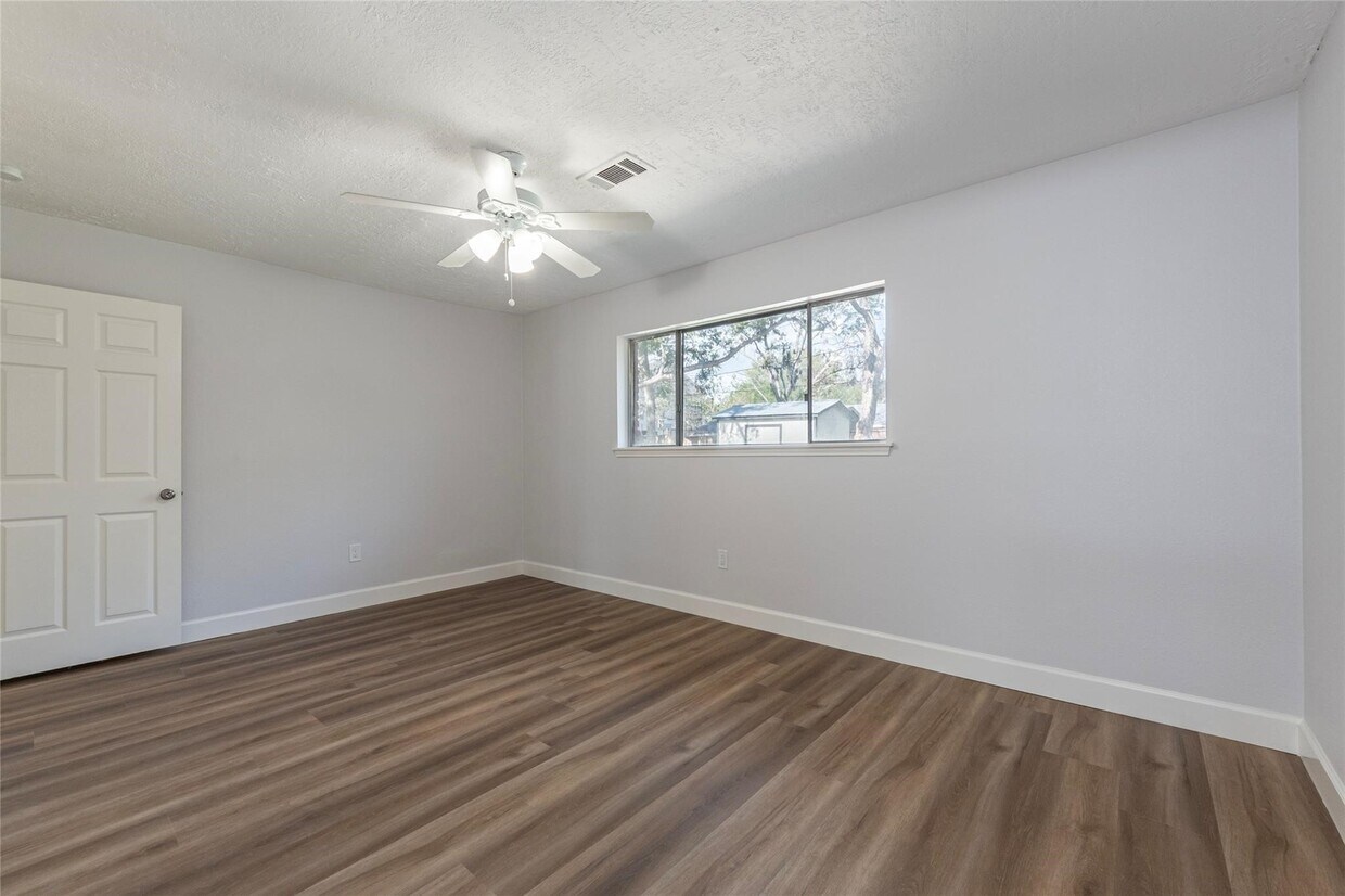 Primary Photo - 2112 Sierra Dr