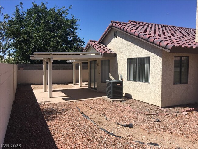 Building Photo - 3966 Avocado Dr