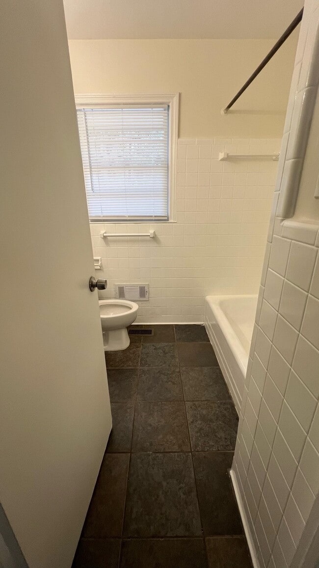 Building Photo - 2800 Long Way