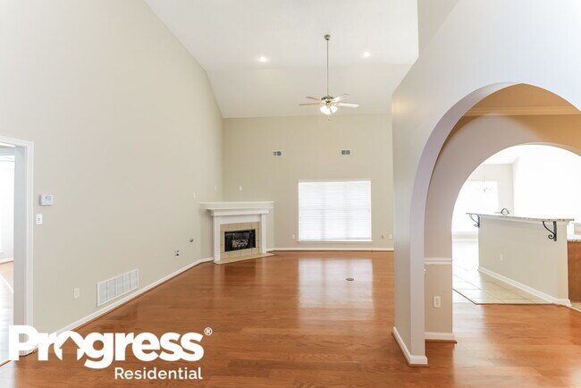 Building Photo - 5601 Hidden Pointe Dr