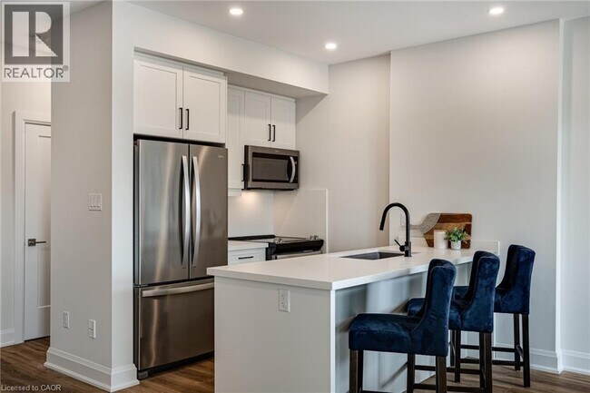 Building Photo - 292 Vine St