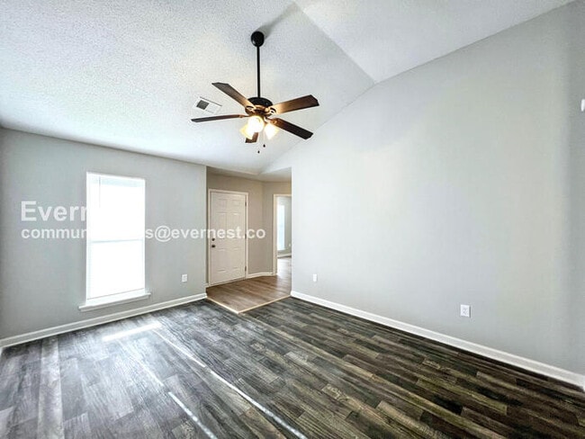 Building Photo - 5637 Kaitlyn Dr W