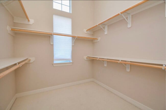 Building Photo - 4034 Glen Cove Dr