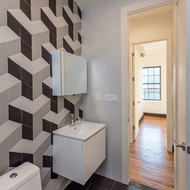 Building Photo - 773 Grand St