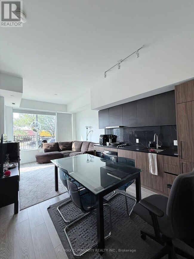 Photo du bâtiment - 1100 Sheppard Ave W