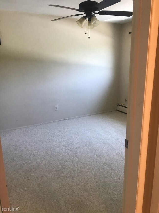 Foto del edificio - 1 br, 1 bath Condo - 2859 E Maple Rd