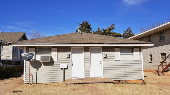 Building Photo - Duplex Across from SWOSU
