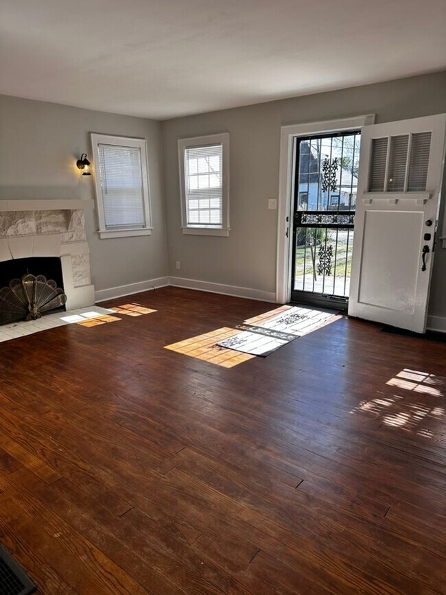 Building Photo - East Nashville 4 Bedroom