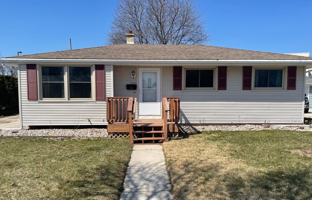 2902 S 22nd St, Sheboygan, WI 53081 House Rental in Sheboygan, WI