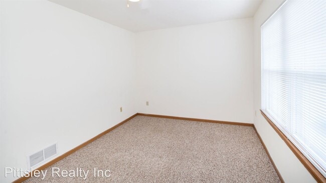 Building Photo - 4 br, 2.5 bath Apartment - 857 Fotis Drive