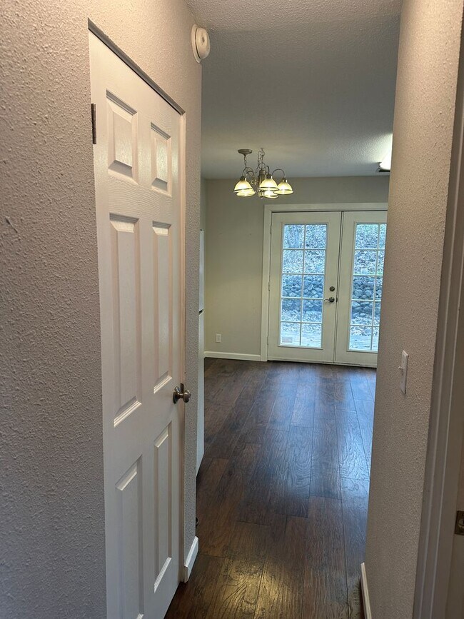 Foto del edificio - 3 Bedroom/1.5 Bath w/partial Mountain Views