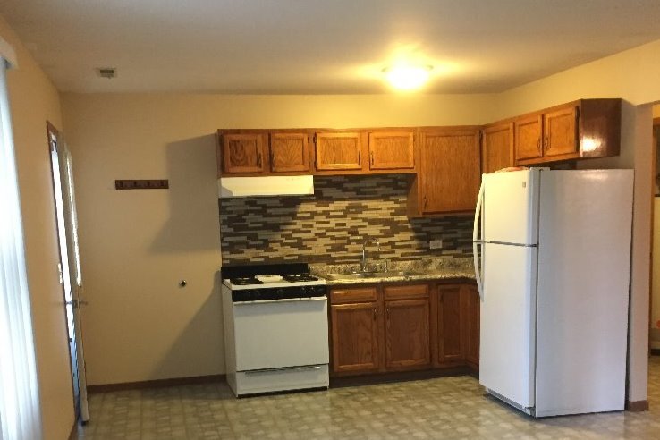 Kitchen - 1526 N Cedar Lake Rd