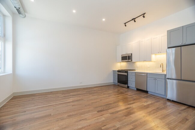 Foto del edificio - 2028 N Oakley Ave