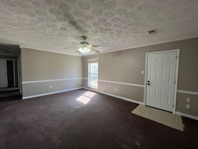 Building Photo - Renovated 3 Bedroom 2 Bath Home for Rent!