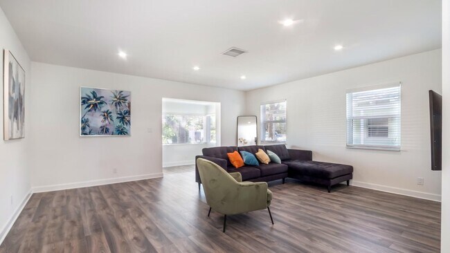 Living room facing towards the entrance. - 121 George Bush Blvd