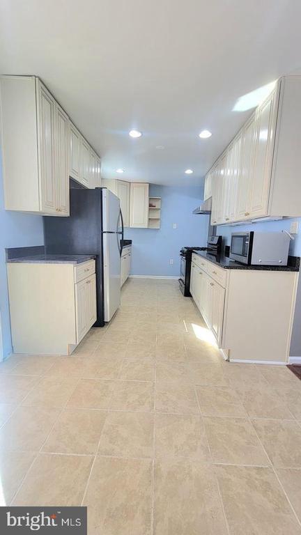 Building Photo - 14707 Brook Dr
