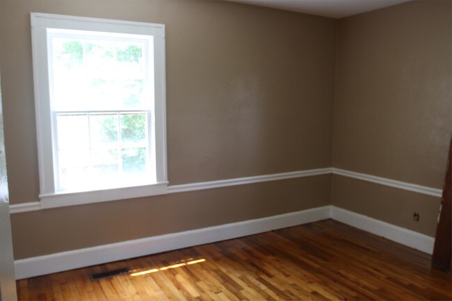 Building Photo - 1107 11th Ave