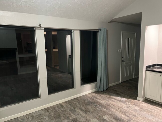 Living Room - 1503 Wimbledon Dr