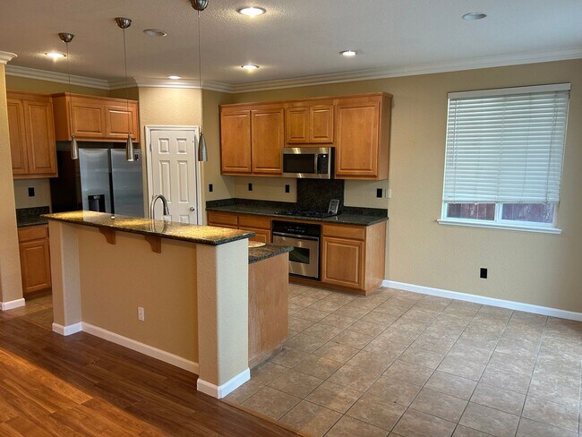 Building Photo - Beautiful 4 Bedroom, 2.5 Bath Oakley Home ...
