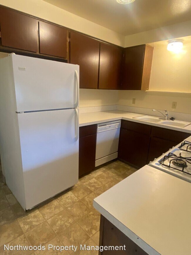 Building Photo - 2 br, 1 bath House - 255 Gateway Blvd Unit D