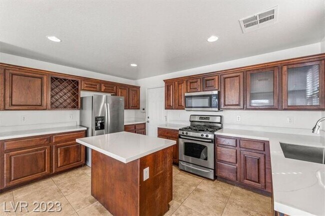 Foto del edificio - 8932 W Ryan Creek Ave