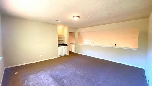 Building Photo - 4718 Reynaldo Dr