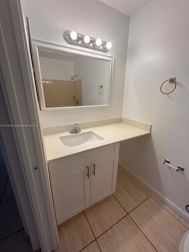 Building Photo - 2 bedroom in Miami Gardens FL 33169
