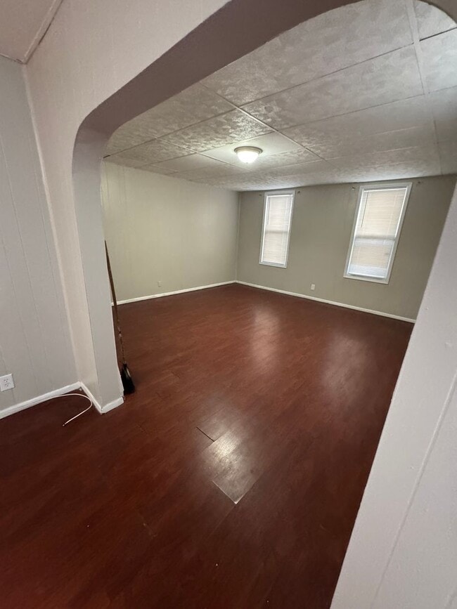 Building Photo - Spacious 1 Bedroom House Near Highway 55