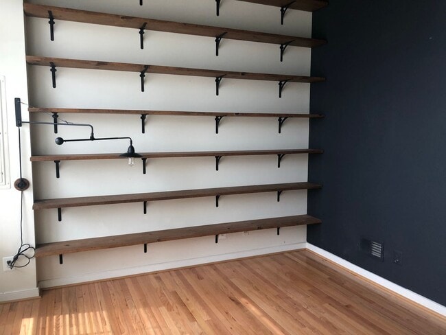 Building Photo - Luxury 4 level Townhome with Garage, Adjac...