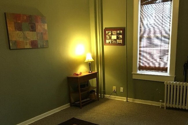 Foyer - 616 Grove St