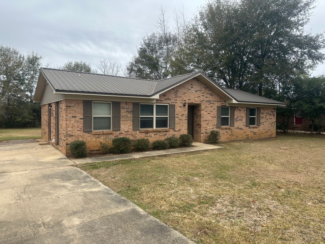 2622 Halls Mill Rd, Dothan, AL 36305 House Rental in Dothan, AL