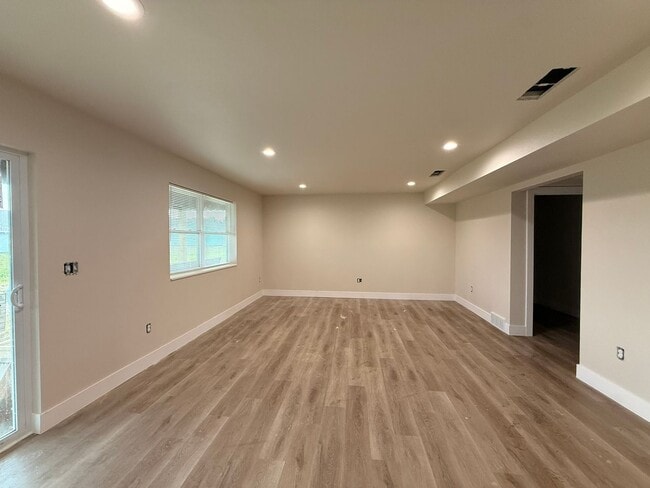 Building Photo - 3050/3054 Bennington Place