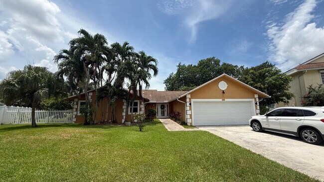 Building Photo - 1526 Cormorant Rd