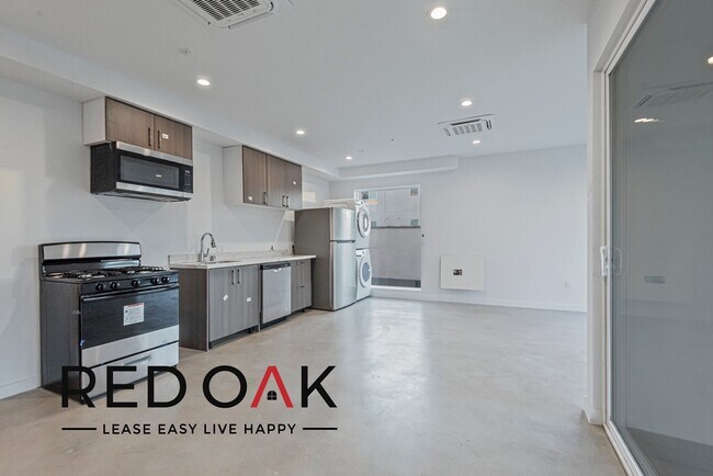 Foto del edificio - ~1 Month FREE~ Stunning, Elegant Three Bed...