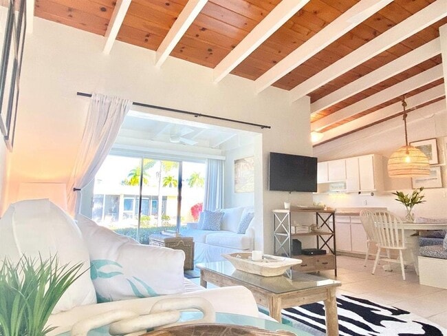 Foto del edificio - 6006 Midnight Pass Rd