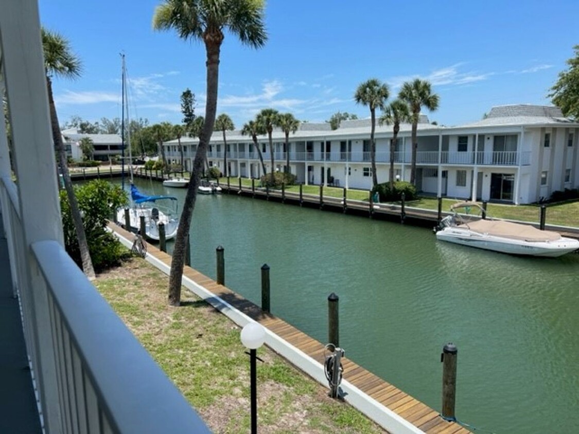 Foto principal - 1BR/1BA Newly Renovated Canal front Condo ...