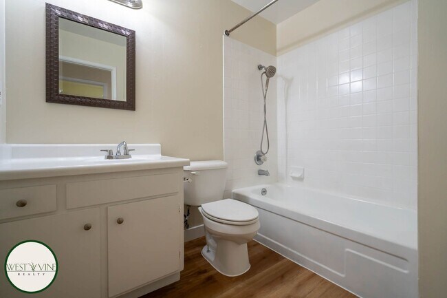 Foto del edificio - 3196 Pearl Ave