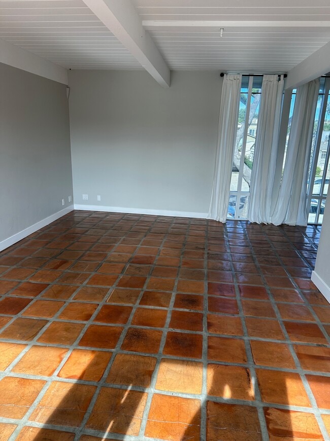 sala de estar - 4555 Fanuel St