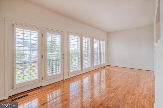 Building Photo - 18 Popes Creek Ln