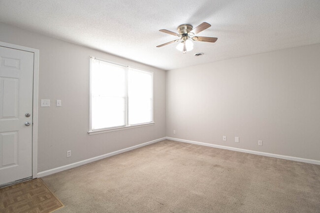 Foto del edificio - 814-B Golfview Pl