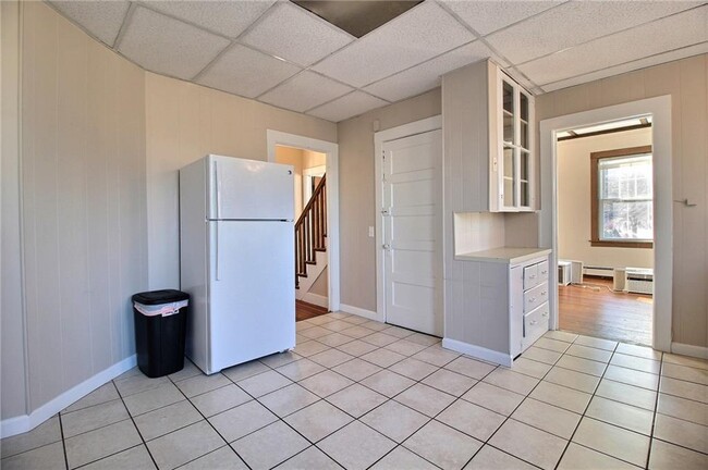 Foto del edificio - 19 1/2 Greenman Ave